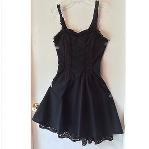 De Lizza Exclusive Black Laser Cut Lace Overlay Laggenlook